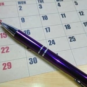 カレンダーとペン
